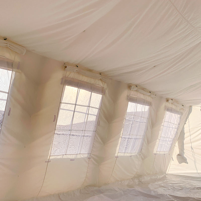 Tente Huggy ignifuge polyvalente standard de l'UNICEF de 42 m²